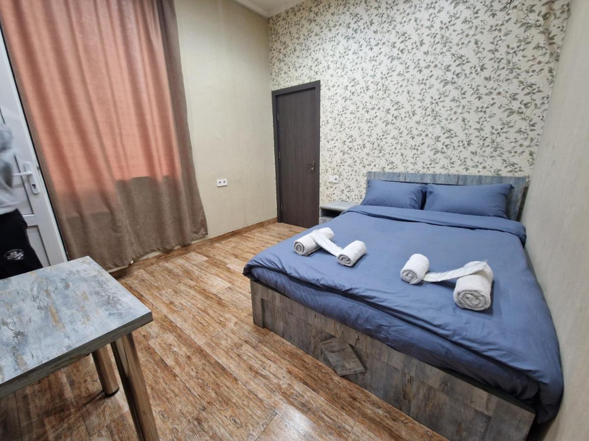 Hotel ,,Mega" Tiflis Exterior foto
