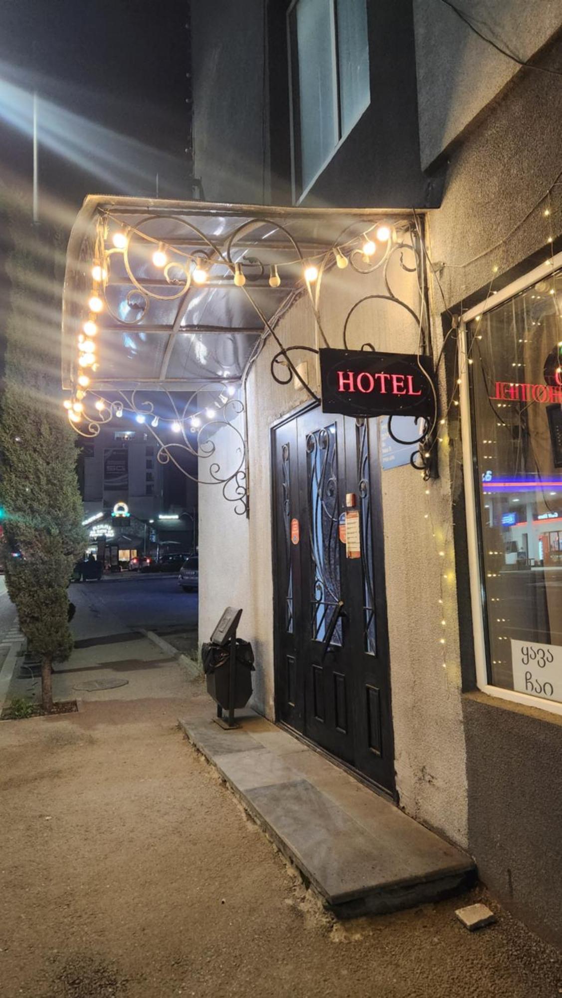 Hotel ,,Mega" Tiflis Exterior foto